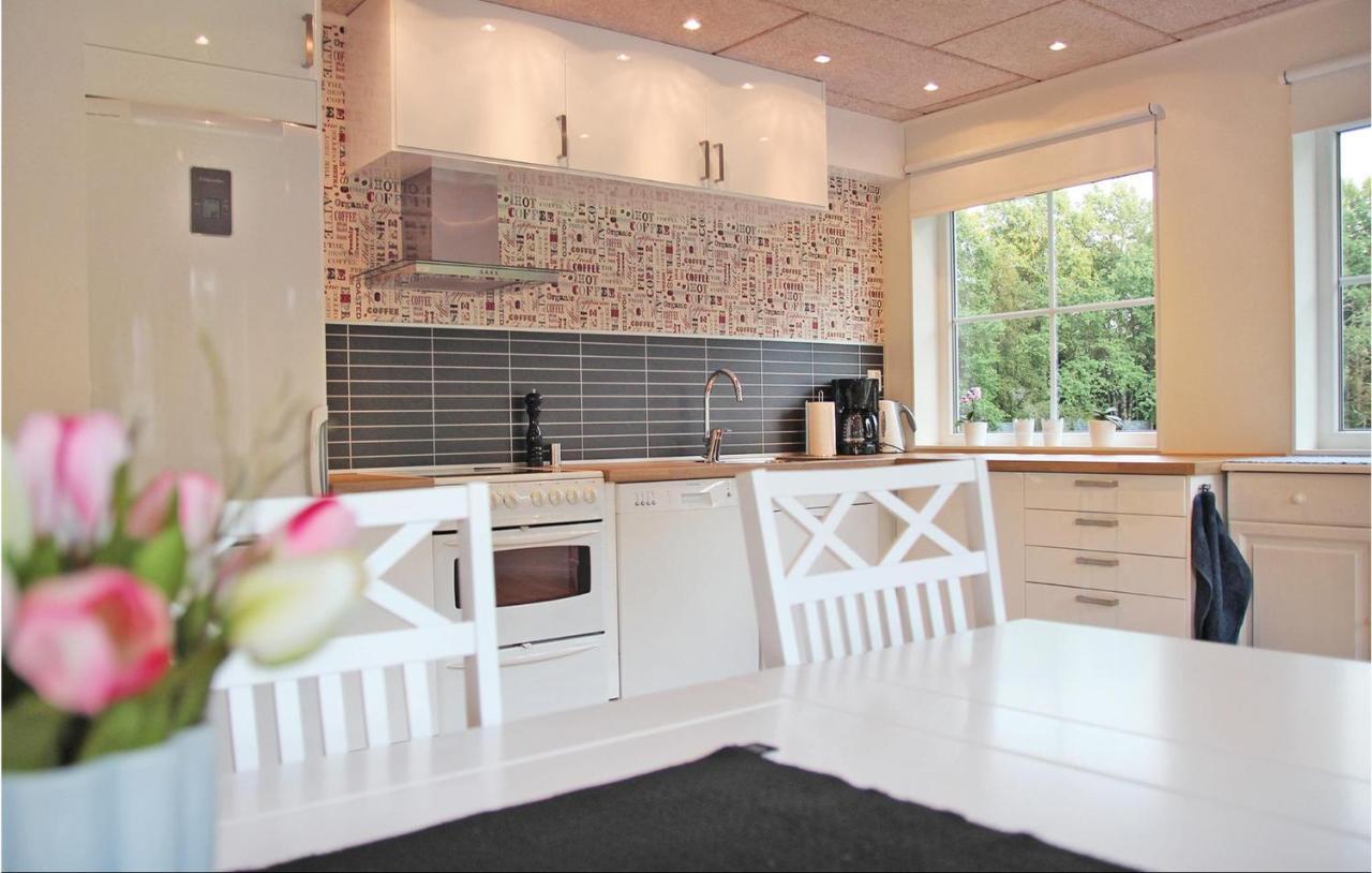2 Bedroom Cozy Apartment In Habo Mullsjö Eksteriør bilde
